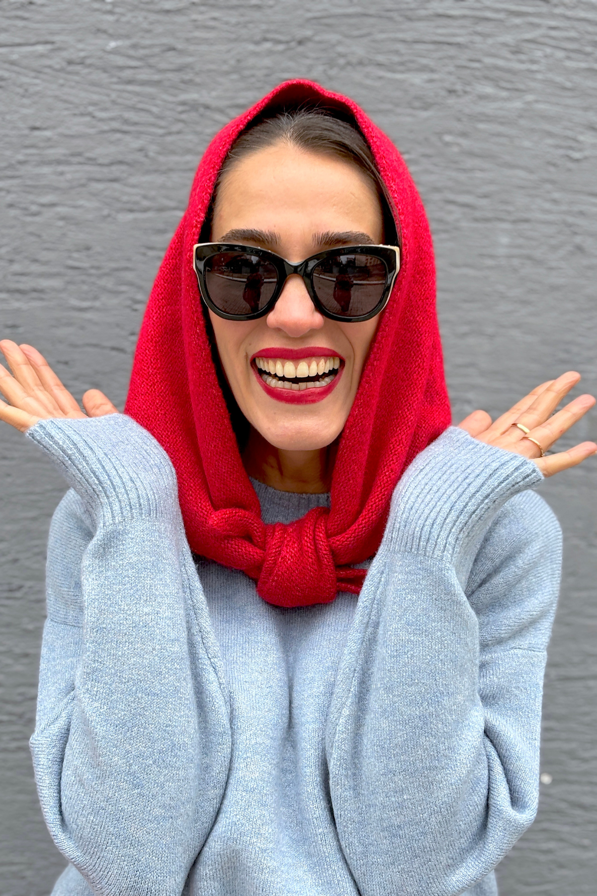 Kırmızı Yün Üçgen Atkı