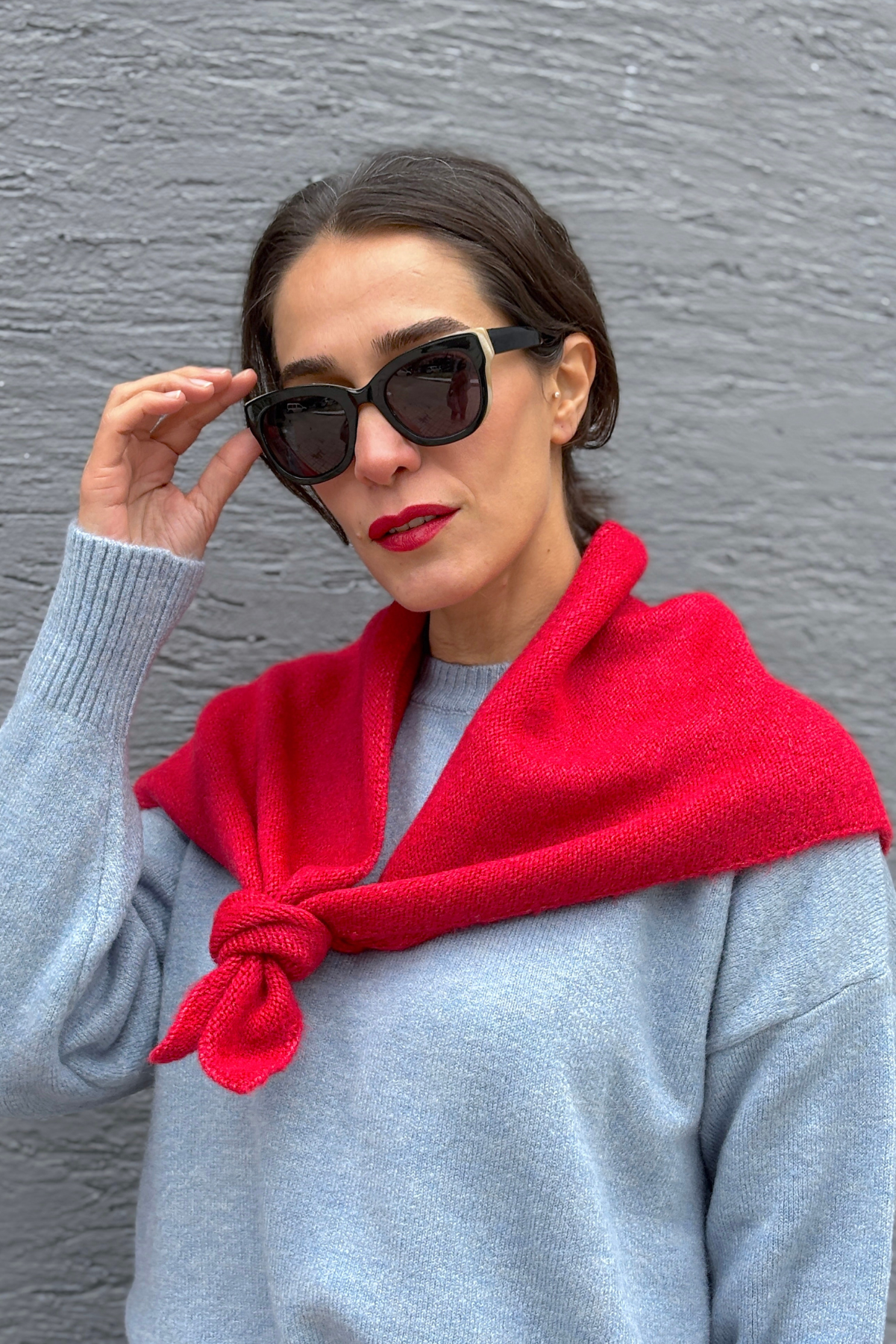 Kırmızı Yün Üçgen Atkı