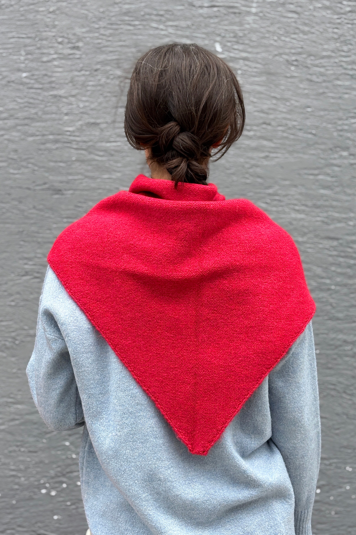 Kırmızı Yün Üçgen Atkı