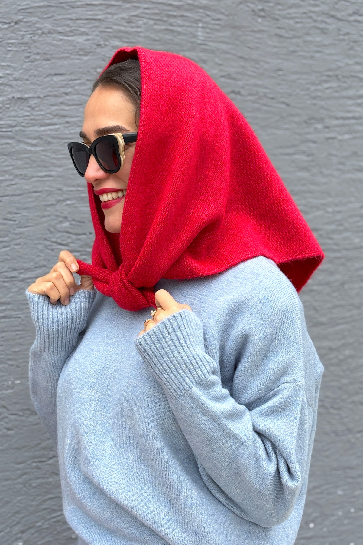 Kırmızı Yün Üçgen Atkı